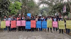 Students Demand permanent expulsion on human chain