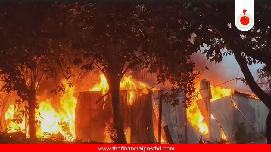 Fire hits Jhut warehouse in Gazipur