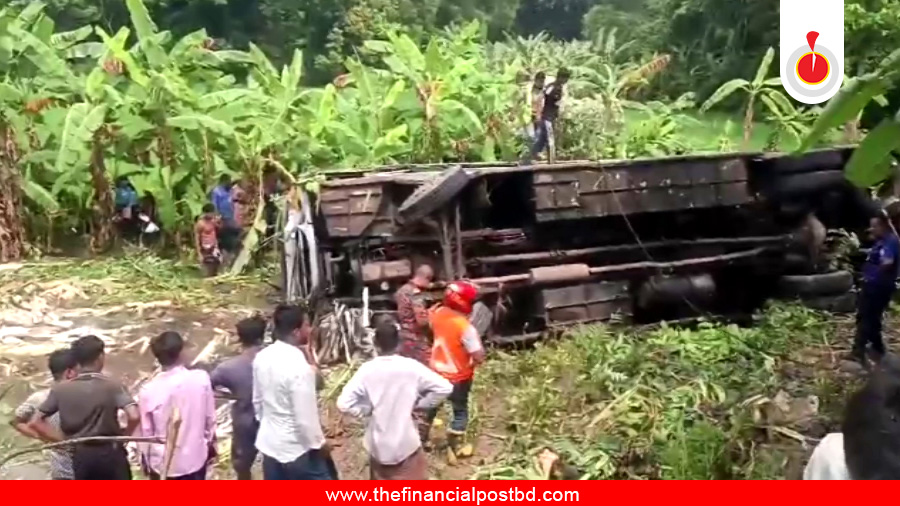 Gopalganj road crash leaves 3 dead, 30 injured